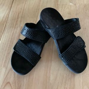 Vionic sandals double Velcro closure!  Black with small black dots!  Size 6